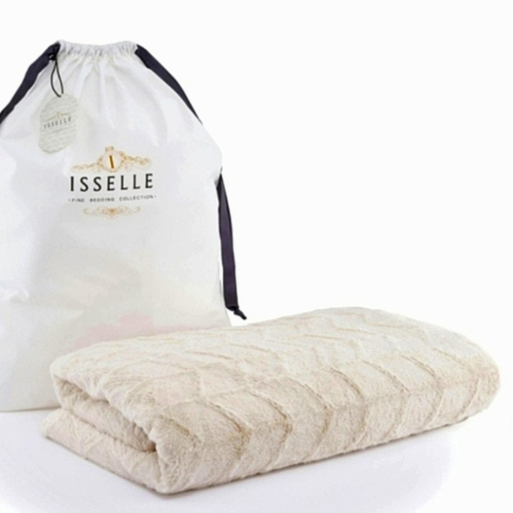 Isselle Plush Blanket Queen Soft Comforter Luxury Bed Topper Bedspread